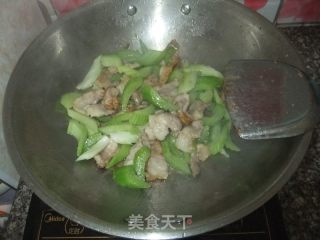 西芹炒肉片的做法步骤：5