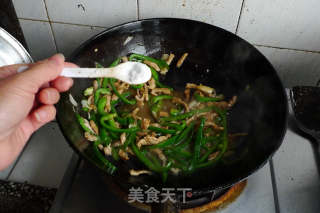 青椒炒肉丝的做法步骤：7