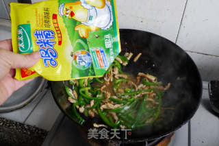 青椒炒肉丝的做法步骤：8