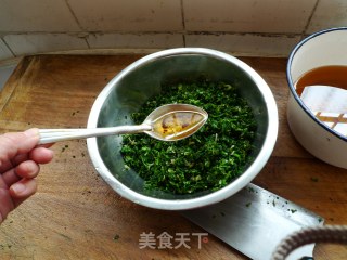 荠菜水饺的做法步骤：4
