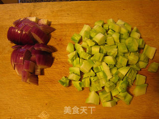 鸡肉炒西兰花梗的做法步骤：2