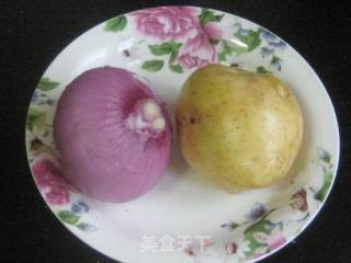 土豆丝炒洋葱丝的做法步骤：1