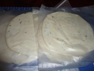 飞饼皮编织缕空球的做法步骤：1