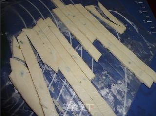 飞饼皮编织缕空球的做法步骤：2
