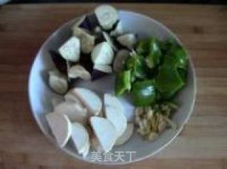 东北名菜：地三鲜的做法步骤：1