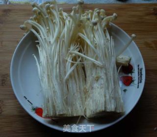 荠菜肉圆菌汤的做法步骤：1