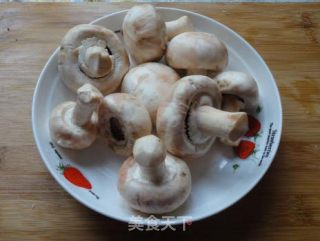 荠菜肉圆菌汤的做法步骤：2