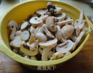 荠菜肉圆菌汤的做法步骤：10