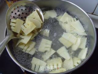 笋烧肉的做法步骤：2