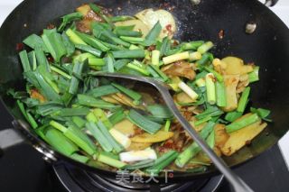 [花花菜]—土豆回锅肉的做法步骤：6