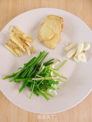 没有烤箱滴童鞋看过来【电饭锅烤鸡】的做法步骤：3