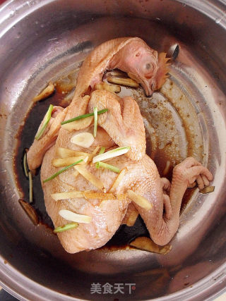 没有烤箱滴童鞋看过来【电饭锅烤鸡】的做法步骤：4