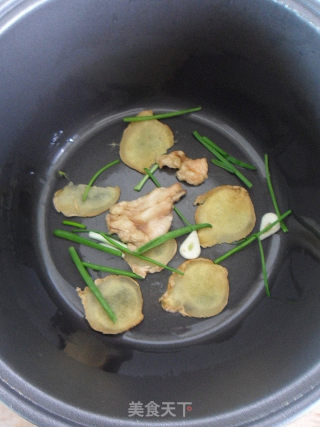 没有烤箱滴童鞋看过来【电饭锅烤鸡】的做法步骤：5