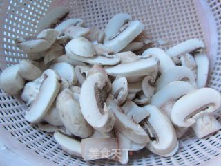 菌菇笃菜豆腐汤的做法步骤：5