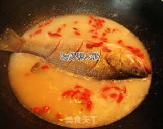 肉皮鲈鱼靓汤----皱纹全部跑光光的做法步骤：6