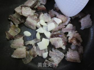 【电饭锅美食】豌豆角炒腊肉的做法步骤：3