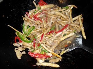 茶树菇炒鸡肉的做法步骤：12
