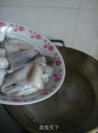 用超详细的图解打造海陆平民大菜---鲜墨鱼焖五花肉的做法步骤：4
