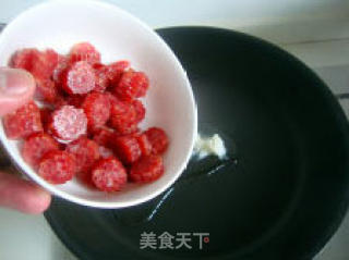 用一碗剩饭可以炒出舌尖上的情调-----韩国泡菜香肠炒饭的做法步骤：5