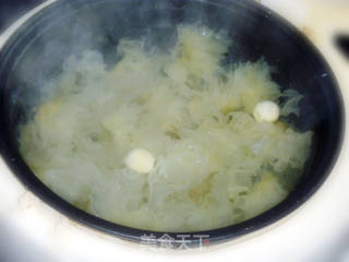 【食疗养生话汤煲】简单美容汤---银耳大枣莲子羹的做法步骤：4