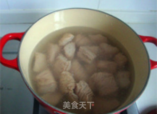 用最民间的顶级食材挑战百年老店的菜-----红焖大肠的做法步骤：1