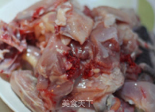 根据时令季节来丰富民间餐桌-----栗子烧鸡的做法步骤：1