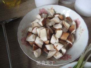 孔氏辣子鸡丁的做法步骤：1