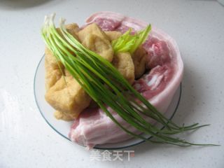 大口吃肉，小口吃饭--我的歪理正解新菜--红烧肉豆泡的做法步骤：1