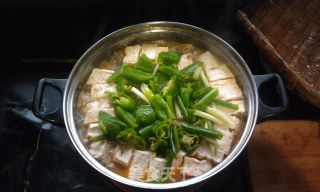 口蘑豆腐烧鸡的做法步骤：12