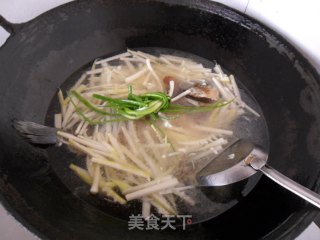 春笋丝鲫鱼汤的做法步骤：7