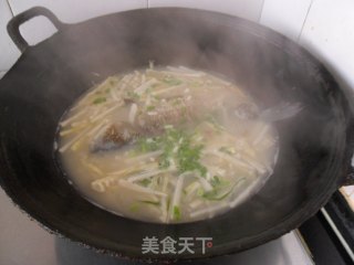 春笋丝鲫鱼汤的做法步骤：9