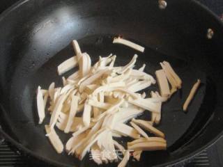 肉丝茶干炒芹菜的做法步骤：4