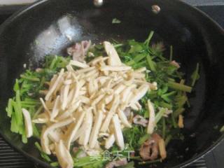 肉丝茶干炒芹菜的做法步骤：7