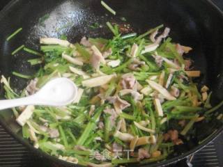 肉丝茶干炒芹菜的做法步骤：8