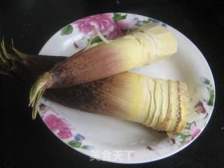 春笋雪菜炖鲫鱼的做法步骤：2