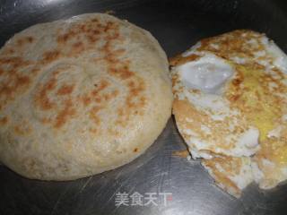 营养早餐（豆渣饼加蛋配芝麻粥）的做法步骤：7