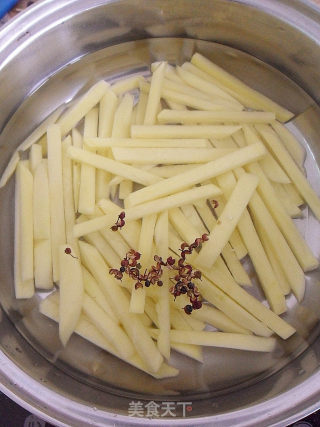 比薯条还好吃的新吃法【口味土豆条】的做法步骤：4