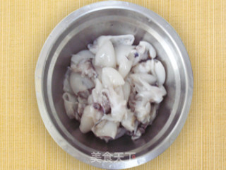 蚝油葱香墨斗鱼的做法步骤：1