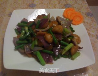 咖喱蒜苔炒鸡丸的做法步骤：6