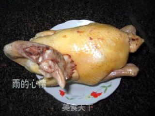 白斩鸡的做法步骤：2