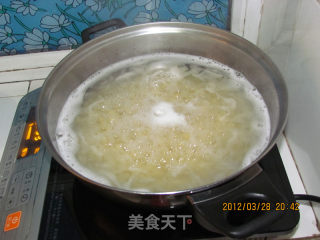 芹菜红椒炒面的做法步骤：3