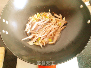 香菇肉丝刀削面的做法步骤：3