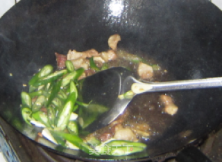 水果玉米炒肉的做法步骤：10