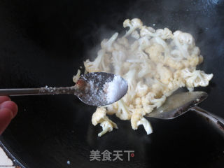清炒花菜的做法步骤：3