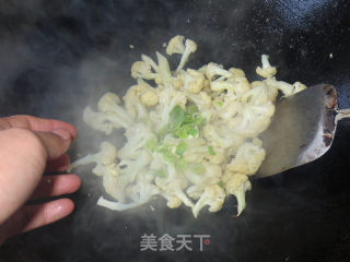 清炒花菜的做法步骤：4