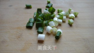葱香茧蛹的做法步骤：2