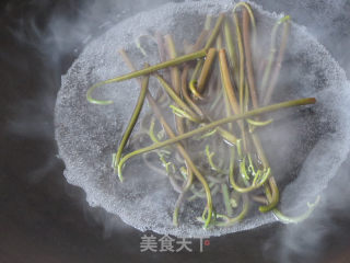 咸酸蕨菜的做法步骤：2