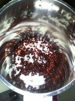 红豆糯米红枣豆浆的做法步骤：2