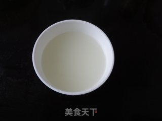宝宝餐之米汤牛奶的做法步骤：1