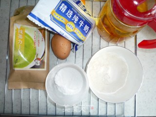 迷你抹茶戚风的做法步骤：1